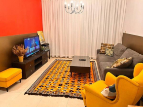 Stylish 2BR Apt Garden pool Central Location